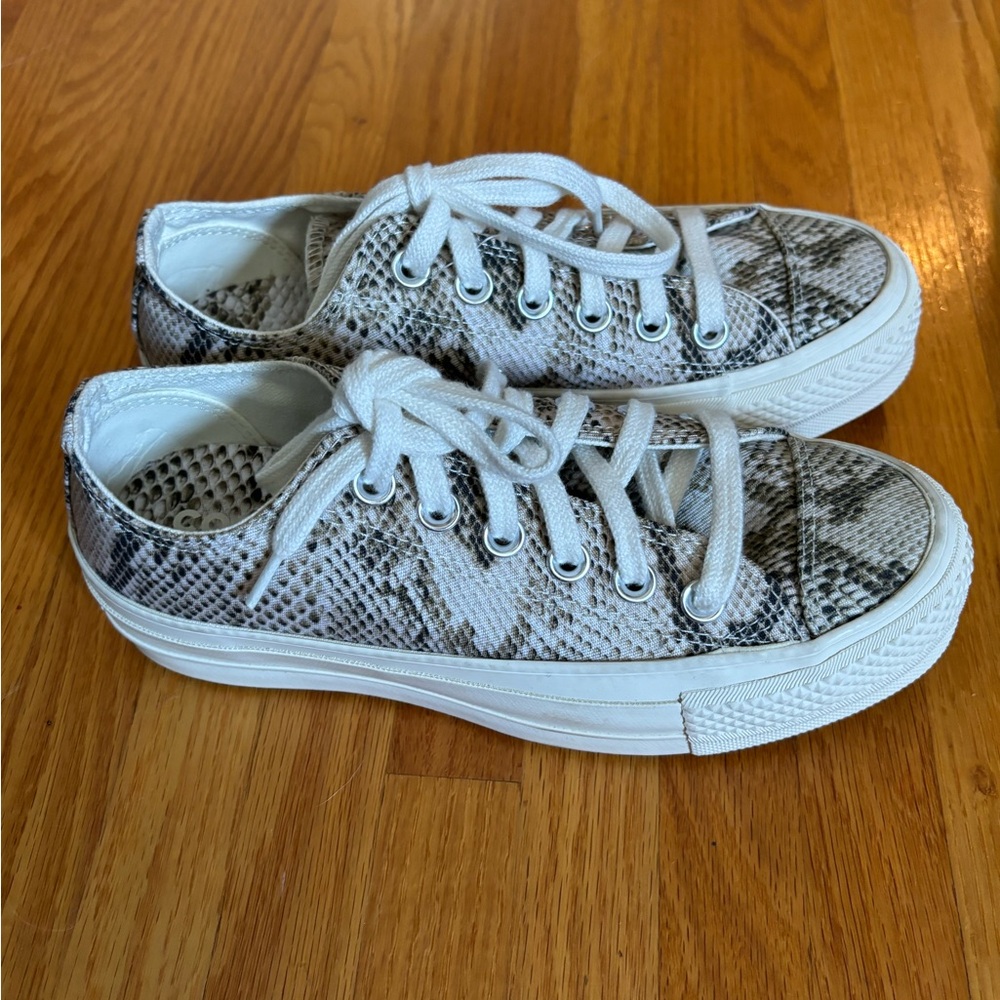 NWOT Converse all star snake print